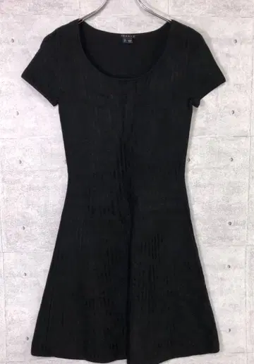 Theory 도메스틱 반팔 자카드 스트라이프 니트 원피스