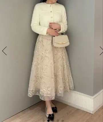 셀포드 브러쉬드 자수 스커트