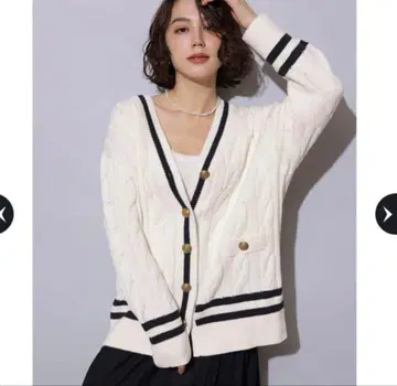 아르페쥬 스토리 배색 라인 케이블 가디건 새상품