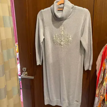 미사용 새상품 비쥬 니트 터틀넥 원피스