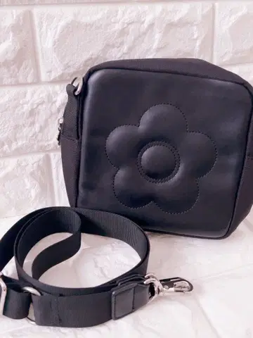 [ 미사용 새상품 ] 마리콴트 숄더백 미니 숄더 데이지 패치