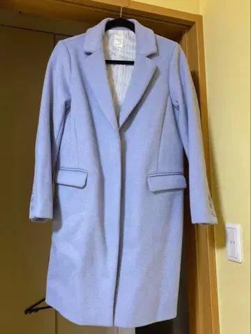 라이트 블루 체스터 코트