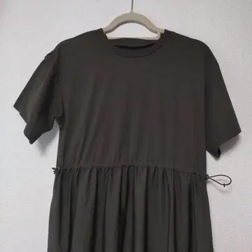 워크맨 뉴트럴 플레어 원피스 카키 M 사이즈