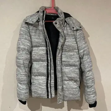 AZUL by moussy 후드 부착 다운 자켓 그레이 계열