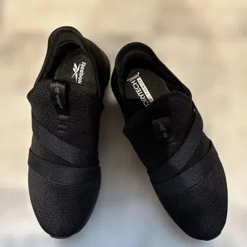 새상품급 리복 슬립온 블랙 24.0cm 경량