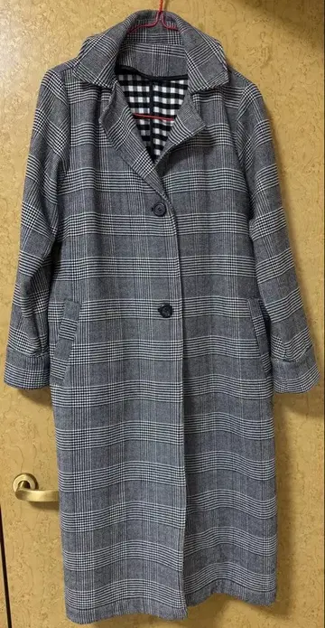 그레이 계열 체크 롱 코트