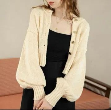 뉘앙스 버튼 숏 가디건 hinari