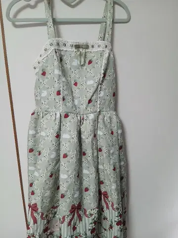 딸기와 토끼의 슬리브리스 원피스