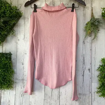 평평하게 놓았을 때 가슴 너비 42