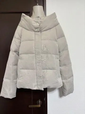 BEAMSHEART 볼륨 넥 다운 자켓 아이보리 M