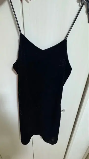 블랙 슬리브리스 원피스