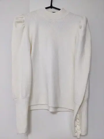 M-PREMIER 화이트 퍼프 슬리브 니트 36