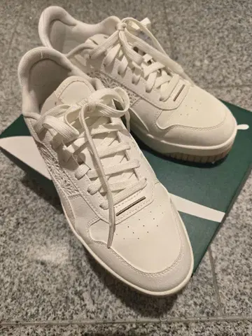 Puma 화이트 스니커즈 24.5