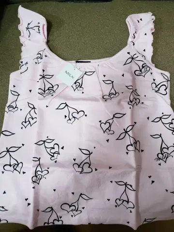 MILK 핑크 체리 패턴 슬리브리스