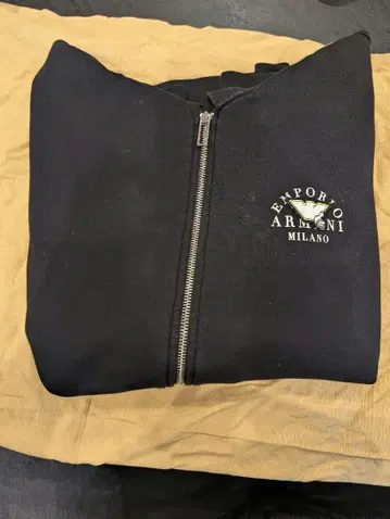 EMPORIO ARMANI 블랙 후드티