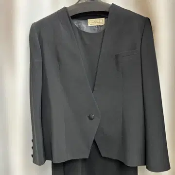 도쿄 소와르 블랙 정장 세트 사이즈 19