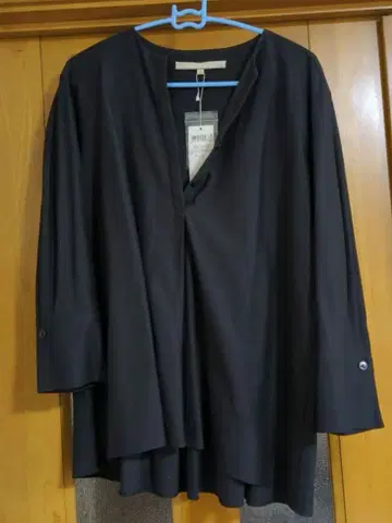 미사용 새상품 자유구 긴팔 티셔츠 블라우스 네이비 40 사이즈