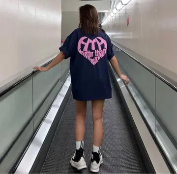 Hotter Than Hell 오버 사이즈 T셔츠 네이비