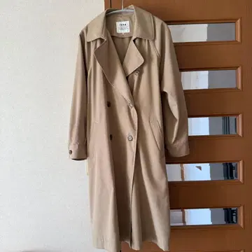 ikka 베이지 더블 버튼 트렌치코트