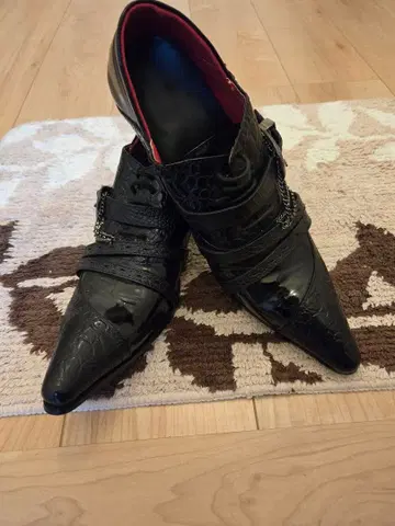 크로커다일풍 블랙 드레스 슈즈