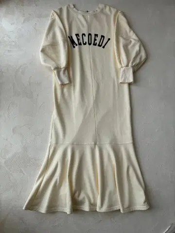 Bab 바브 하 소매 볼륨 전후 2WAY 로고 맨투맨 머메이드 원피스