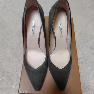 세븐투엘브서티 스웨이드 스틸레토 하이힐