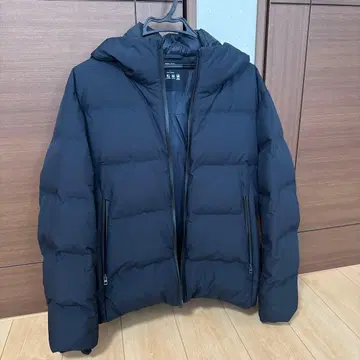 유니클로 심리스 다운 파카 네이비 M 사이즈