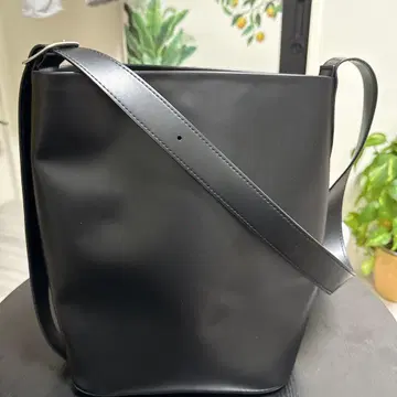 블랙 합성 피혁 숄더백