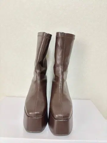 통굽 브라운 부츠 지퍼 포함