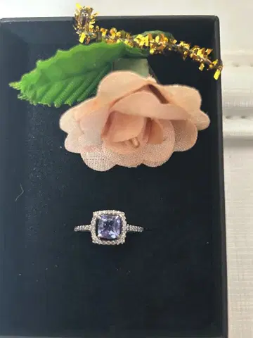 아름다운 탄자나이트와 다이아몬드 반지 K14WG 화이트 골드