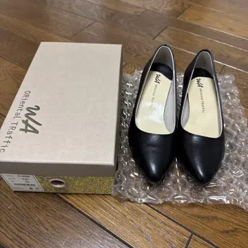 오리엔탈 트래픽 미들 힐 펌프스