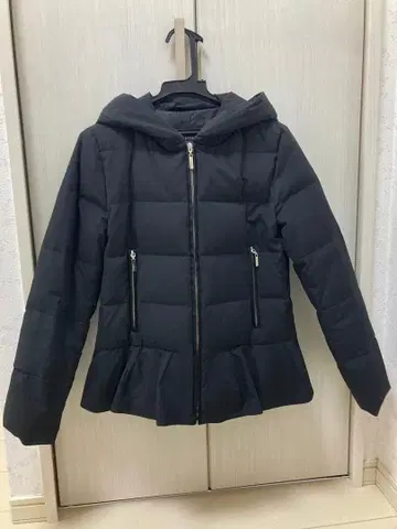 M-PREMIER 후드 부착 블랙 다운 자켓