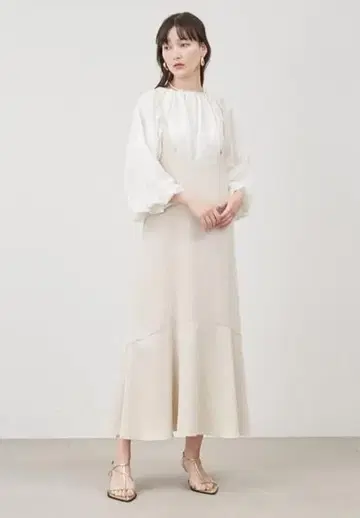 미라 오웬 패널 절개 점퍼 내로우 스커트