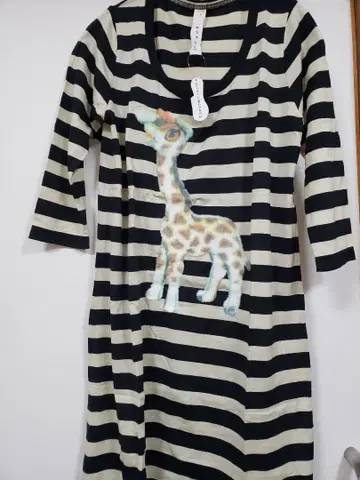 아차츄무 스트라이프 기린 티셔츠