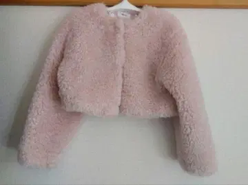 SNIDEL 인기 숏 기장의 보아 아우터입니다.