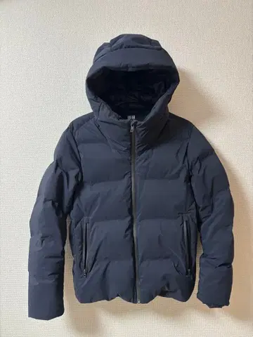 유니클로 심리스 다운 후드티 네이비 S