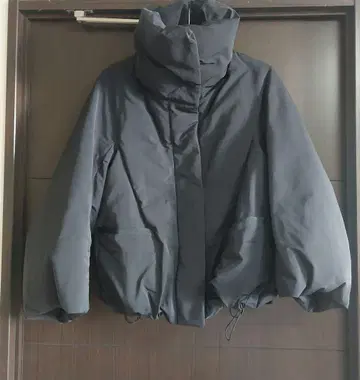 유니클로 +j 다운 자켓 블랙 S