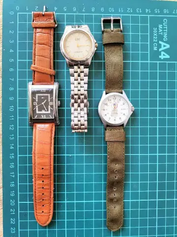 정상 작동하는 시계 3개