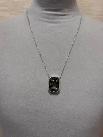 펜던트 블랙스톤 다면 컷 사각형 목걸이 실버 장식