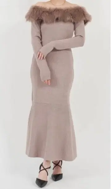 택 포함 새상품 [ ROYAL PARTY ] 오프숄더 퍼 롱 니트 드레스