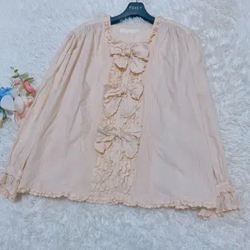 핑크하우스 블라우스 넉넉한 실루엣 피코 프릴 핀턱 리본