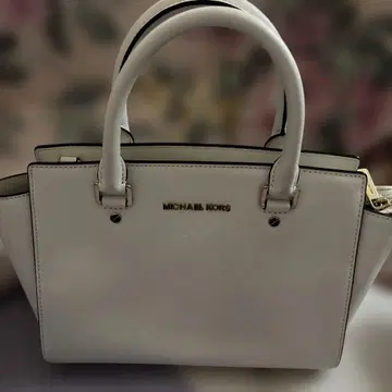 미사용품에 가까운 MICHAEL KORS 화이트 핸드백