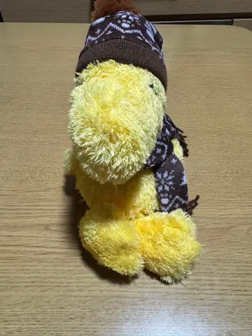 옐로우 컬러 봉제 인형 니트 모자 포함