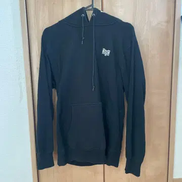 후드 부착 블랙 후드티