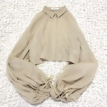 새상품급 ETRE TOKYO 에트레토쿄 셔링 시어 블라우스