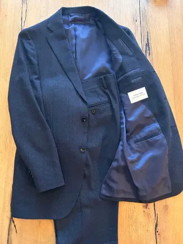 다크 블루 비즈니스 정장 울 혼방