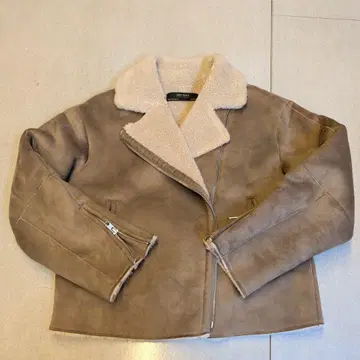 ZARA 무스탕 숏코트