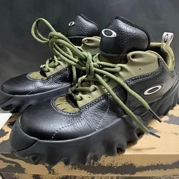 OAKLEY FACTORY TEAM 26.5