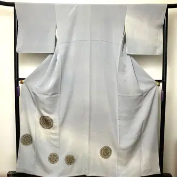 연한 그레이 색상의 스와토 자수 호몬기