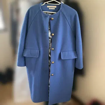 파란색 노카라 코트